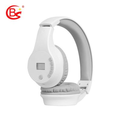 China Wireless Free Switch Headset Stereo Gaming Cable Black And White Headset For Kids Wholesale Radio for sale