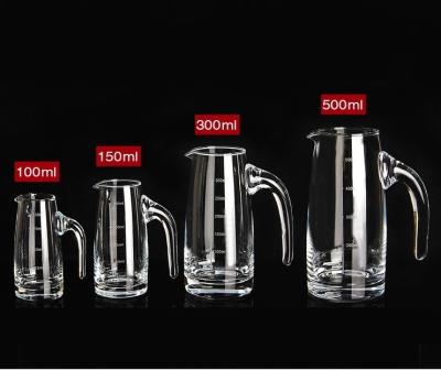 China Hot Sale 100ml-500ml Liquid Measuring Cup Borosilicate Glass Water Viable Glass Jar With Handle Wine Measuring Decanter for sale