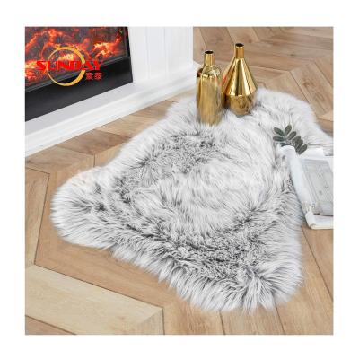 China Stain Resistant Formed With Trick Faded Faux Fur Blanket For Home Decor for sale