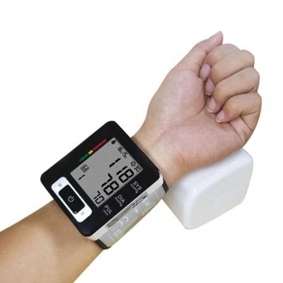 China Full Automatic One-Button Measurement BP Apparatus CE BSCI Approved Electronic Sphygmomanometer Automatic BP Machine A Digital Wrist Blood Pressure Meter Te koop