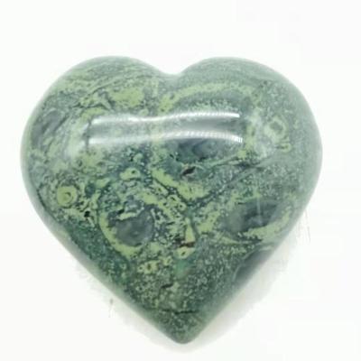 China Europe hot sale decorative natural polished stone carved kambaba heart for sale