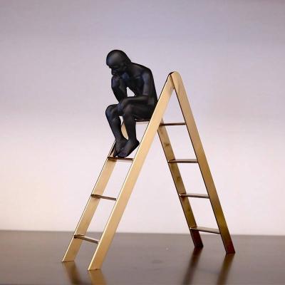 China Metal Decor Home Ornaments Opening Housewarming Gifts Decoration Modern Minimalist Home Decor Sculpts Living Room Nordic Resin Opens The Thinker Character Decorations Home Accessories for sale