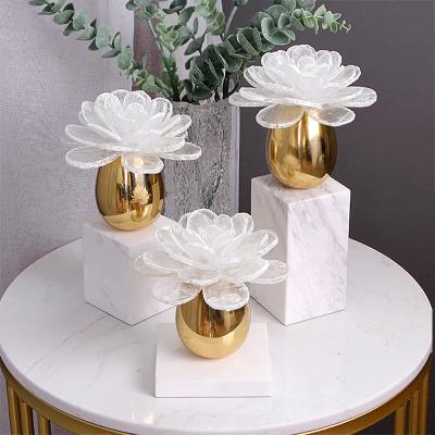 China Natural White Crystal Stone Ornamental Brass Home Decorations Flower Dinning Table Accessories Nordic Light Luxury Elegance Home Crafts for sale