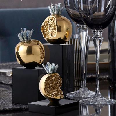 China Wholesale Home Indoor Brass Pomegranate Shape Crystal Brass Pomegranate Ornaments Display Light Luxury Modern Home Accessories Decoration Natural Supply Gifts for sale