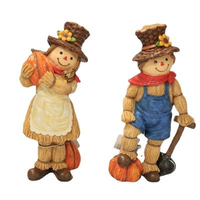 China Worlwide Autumn Thanksgiving Harvest Day Resin Straw Color Boy with shovel girl with pumpkin decorations for sale