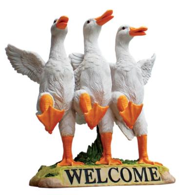 China Europe Garden Resin Fun Welcome Signs Outdoor Yummy Dancing Ducks Garden Statue Ornaments for sale