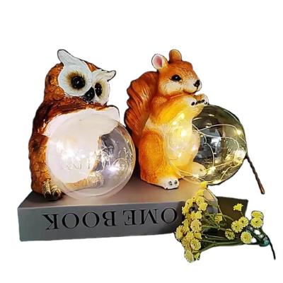 China Solar Owl Custom Hand Held Statue Squirrel Lamp Europe Garden Decoration LED Lamp Resin Animal Handwork Animal for sale