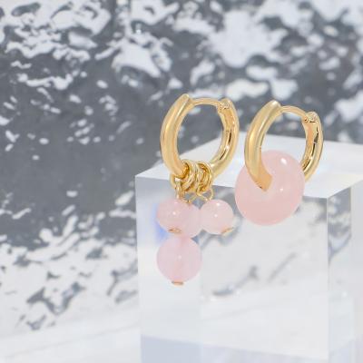 China Custom Wholesale FASHIONABLE Minimalist Imitation Pearl Asymmetrical Circle Huggie Earrings Light Pink Natural Stone Circle Huggie Earrings for sale