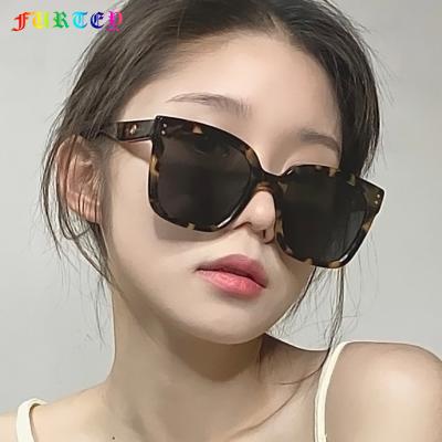 China Fashion Sunglasses 2021 Wholesale Square Frame Fashion Plastic Sunglasses New Retro Big White Sunglasses JH18044 for sale