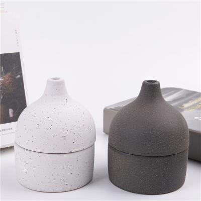 China Free Sample New Arrival Christmas Home Decoration Ornament Candle Container Elegant Matte Black White Ceramic Candle Jars With Lid for sale