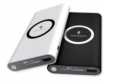 China Moda 3 en 1 ayuda inalámbrica del OEM de la dimensión del banco 10000mah 135*73*19m m del poder de QI en venta