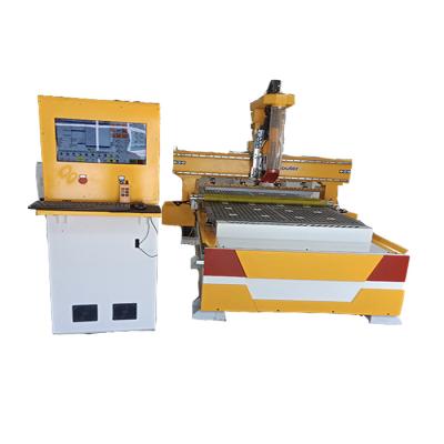 China Hotels Engraving machine plate feeder 1325 straight row disc tool change machining center for open furniture cabinet d for sale