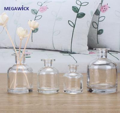 China Fashion but Cheap Manufacturer Aromatherapy Glass Bottle, Essential Oil Bottle in Square Pillar Round Shape for sale