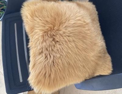 China Big Fur Sheepskin Plaid Real Wool Cushion Blanket Eco-friendly Material Wholesale Decorative Lamb Fur Sheepskin Plaids for sale