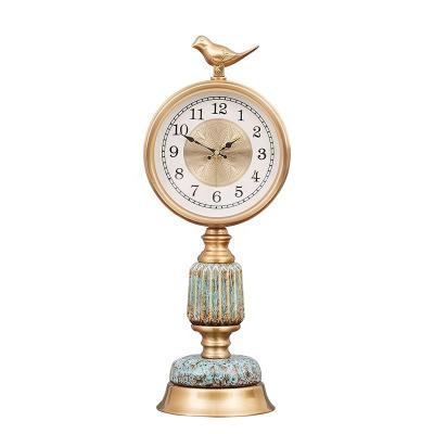 China Calendars 8-inch living room fashionable retro desk clock American antique gold-plated ceramic luxury desktop modern simple desk clock for sale