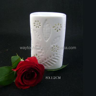 China Aroma Diffuser and Home Decoration Porcelain Candle Jar Decorated Porcelain Ceramic Candle Holder for sale