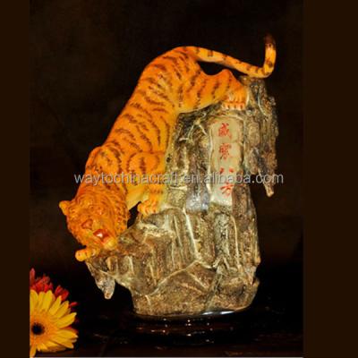 China Elegant home decorative specially designed with a tiger porcelain table lamp for sale