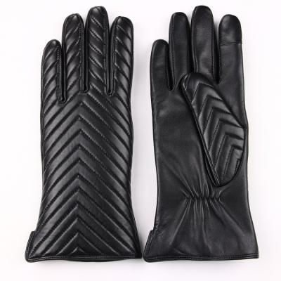 China Fishtail lines winter warm black woman cashmere single lining leather gloves touch screen for sale