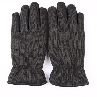 China Fashion Polyester Fabric Winter Quilting Warm Leather Gloves for sale