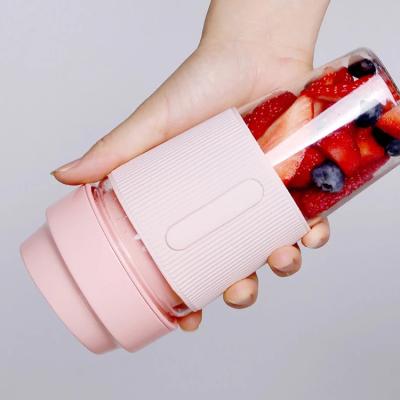 China Portable RV Personal Blender Cup Portable USB Fruit Juicer Blender Electric Rechargeable Smoothies Shakes Mini Travel Plastic Bottle for sale