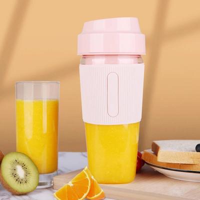 China RV Maker Portable USB Charging Mug Blender Juicer Personal Mini Coffee Blender Outdoor Juicer for sale