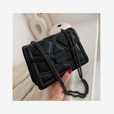 China 2021 Fashion Geometric Shoulder Messenger Bag Rivet Pattern Chain Ladies Shoulder Bag for sale