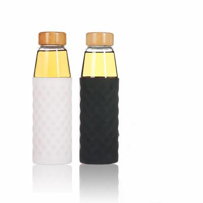 China Sustainable Silicone Sleeve Glass Water Bottle Customized High Quality Glass Drink Bottles for sale