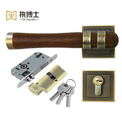 China Modern Zinc Alloy Combine and Rosewood Door Handle for Wooden Door Round Luxury High Level Door Lock Gold Set for sale