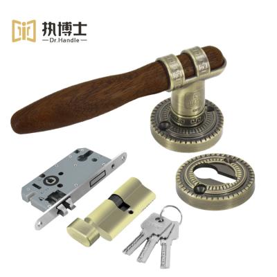 China Privacy Easy Installation European Villa Style Long Door Lock Polished Brass and Soild Wood Internal Door Handle Lock Set for sale