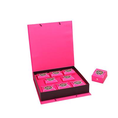 China Recyclable Custom Magnetic Cardboard Chocolate Moon Cake Pastry Packaging Gift Box With Handles for sale