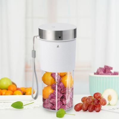 China Portable Fruit Blender Mixer USB Squeezer Fruit Juicer Multifunctional Rechargeable Grinder Blender Squeezer Cup for sale