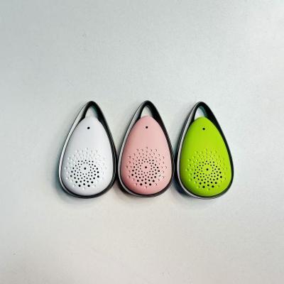 China Lightweight and Durable wearable air purifier necklace with 21 Hours Battery Life for sale