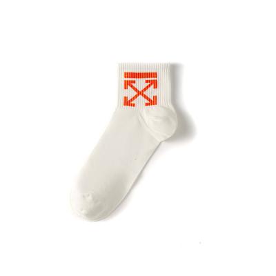 China Breathable factory sells black and white bamboo soft and comfortable fashion men sports socks for sale