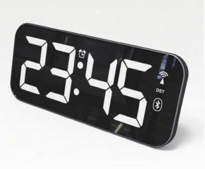 China OEM vierkant met batterij bediende digitale klok Home Decorative Digital Table Clock Te koop