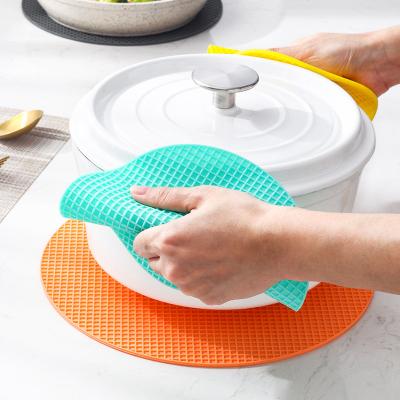 China Anti-scalding silicone heat pad thickening insulation pad dining table mat for sale