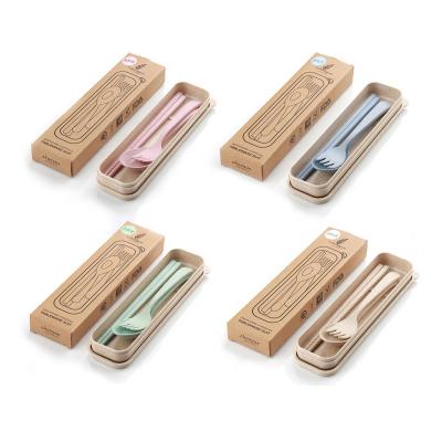 China Camping travel fork spoon chopsticks set plastic tableware portable wheat straw bio party customized cutlery set with ca Te koop