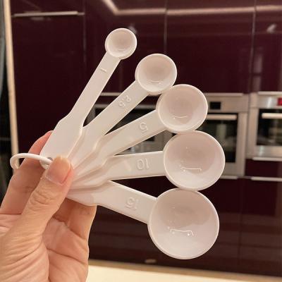 China Multi Size 5 Piece Kitchen Plastic Measuring Spoons Kit For Baking à venda