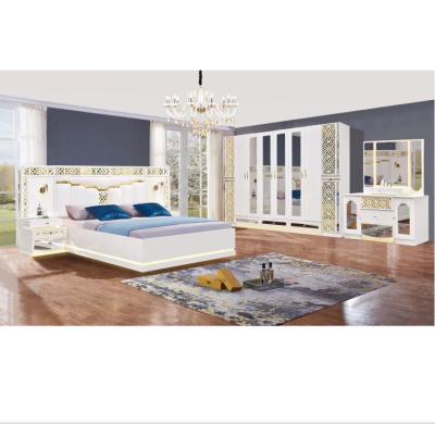 China Latest Modern Fashion Lighted Headboard 2021 Modern White Lacquer LED Lighted Super King Size Bedrooms Mirrored Bedroom Furniture Set for sale