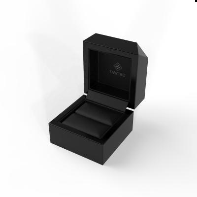 China 2020 Personality Beveled Angle Beveled Corner Wooden Jewelry Box Luxury Delicate Glossy Black Lacquer Wooden Ring Box for sale