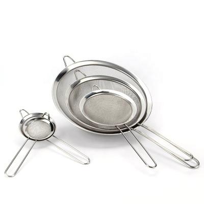 China Sustainable Kitchen Instrument Stainless Steel Diameter 16CM Colander With Long Handle For Kitchen Food for sale