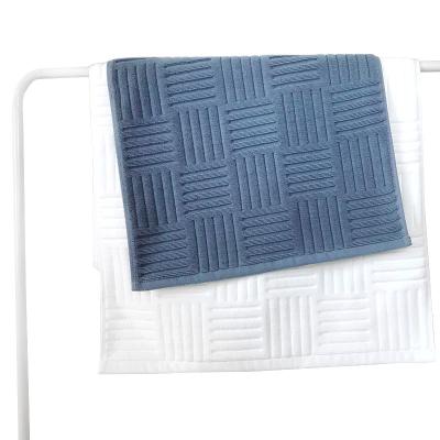 China Custom wholesale QUICK DRY logo jacquard thick bath mat for hotel bathroom for sale