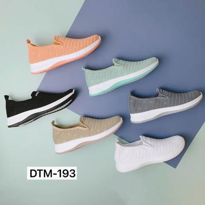 China Fashion Trend Platform Breathable Flying Woven Woven Walking Style Shoes Casual Safety Shoes for sale