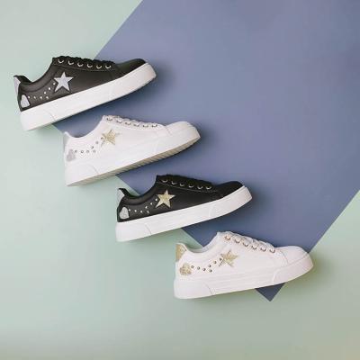 China Fashion Trend Luxury Cheap Girls Shoes Basketball Sports Cricket Hot Selling Shoes for sale