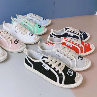 China Fashion Trend Trend New Canvas Shoes Slip On Sneaker Style Comfortable Custom Walking Shoes For Women for sale