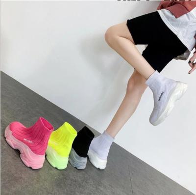 China Fashionable New Design Color Smart Women Breathable And Warm Platform Fly Knitting Boots for sale