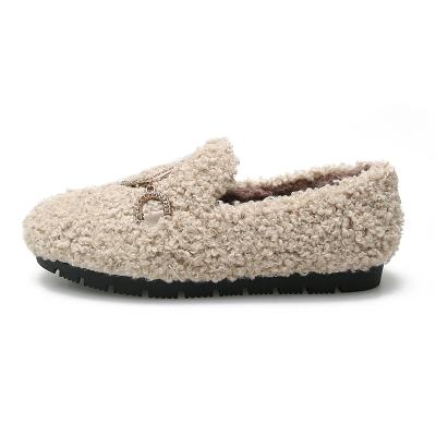 China Autumn And Winter Women Warm Cotton Breathable Comfortable Lambs Wool Non-slip Fluffy Shoes for sale