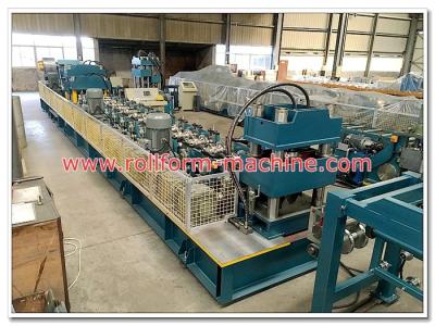 China Automatic 2 Wave Steel Freeway Road Guardrail Cold Rollformer Equipment with Holes Punching Machine zu verkaufen