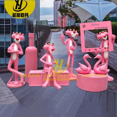 China China Custom Resin Open Mall Pink Outdoor Decoration Large Sculpture FRP Leopard Dartoon Statue for sale