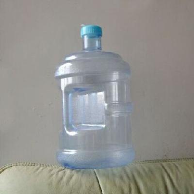 China Botella de agua con la manija, botella de agua plástica libre de 3 galones del bpa en venta