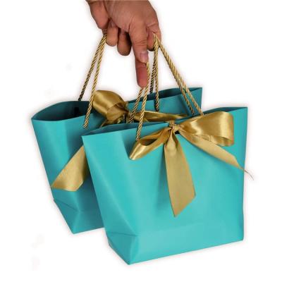 China Color Printing Recyclable Gift Paper Handbag For Packaging for sale